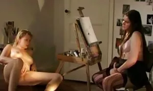 Busty Victoria Summers در جوراب ساق عكساي سكسي بلند می شود
