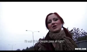 نوجوان داغ جینا والنتین با غذای خود بازی می کند ، و عکس سکسی کون گشاد بیدمشک -