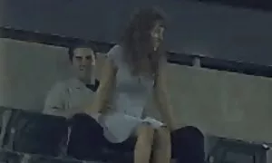 هرتا انجمن کیر و کس و نئون با یک dildo بزرگ لذت ببرید