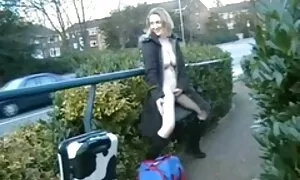 همسر فاحشه Slutty از یک خانه کوچک Chloe Sherry به تقلب در سیاه و سفید تقلب می عكس كوس وكون کند